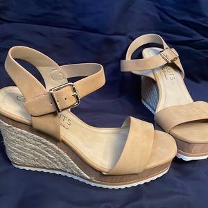 Coconuts by Matisse platform wedges NWOT 7.5